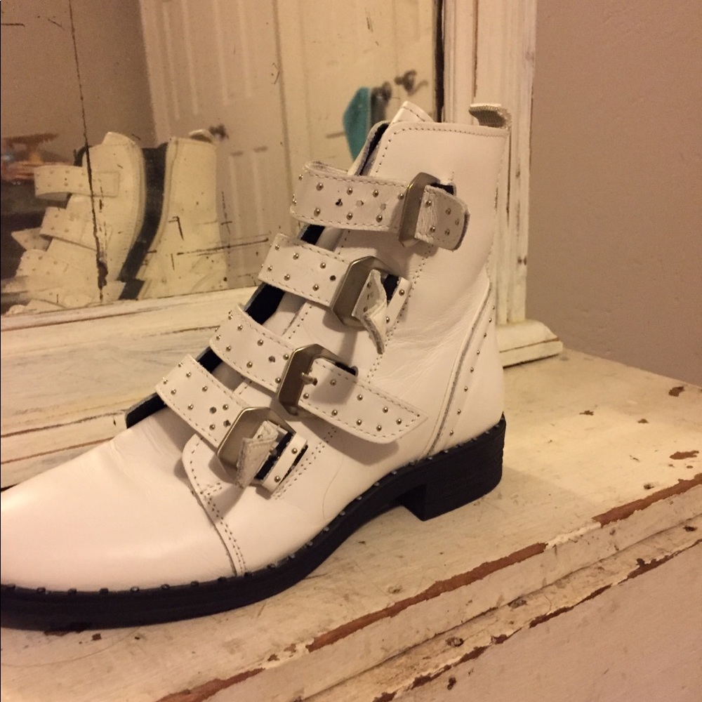 Steve Madden white booties, ankle boots